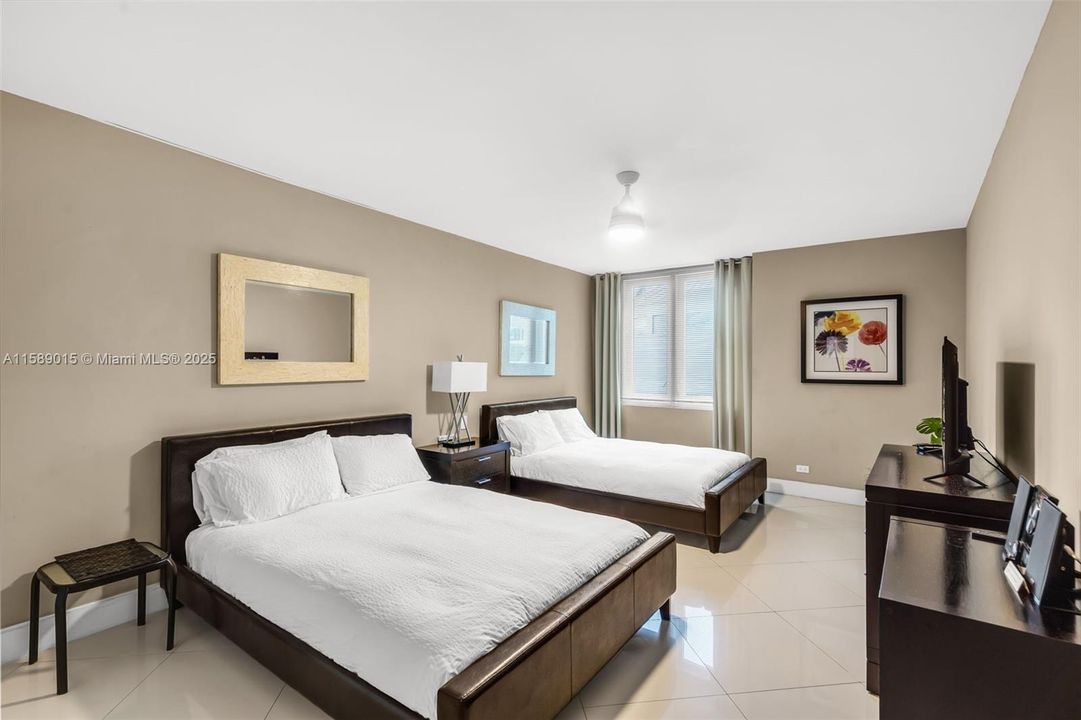 For Sale: $980,000 (1 beds, 1 baths, 850 Square Feet)