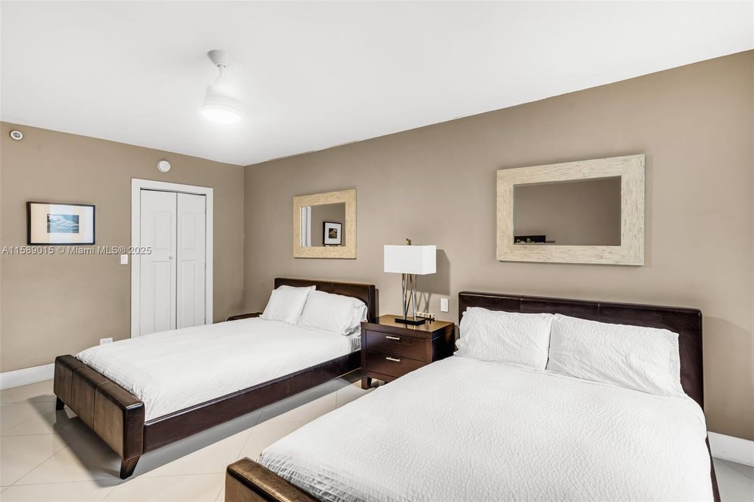 For Sale: $980,000 (1 beds, 1 baths, 850 Square Feet)