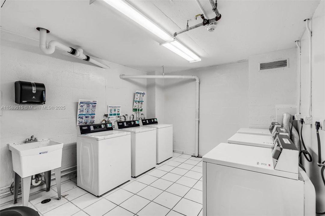 For Sale: $980,000 (1 beds, 1 baths, 850 Square Feet)