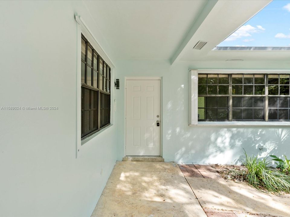 Active With Contract: $4,000 (3 beds, 2 baths, 1436 Square Feet)