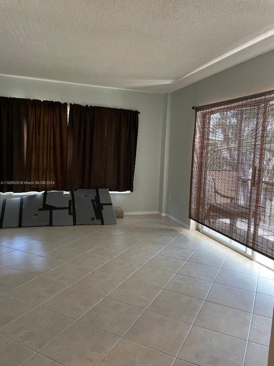 For Rent: $2,000 (2 beds, 2 baths, 1016 Square Feet)