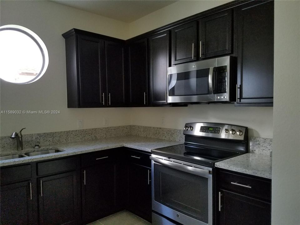 For Rent: $3,100 (3 beds, 2 baths, 1500 Square Feet)