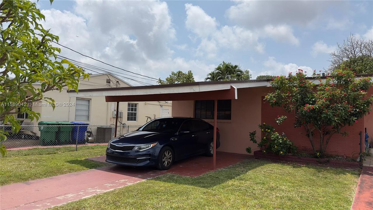 Active With Contract: $550,000 (3 beds, 2 baths, 1421 Square Feet)