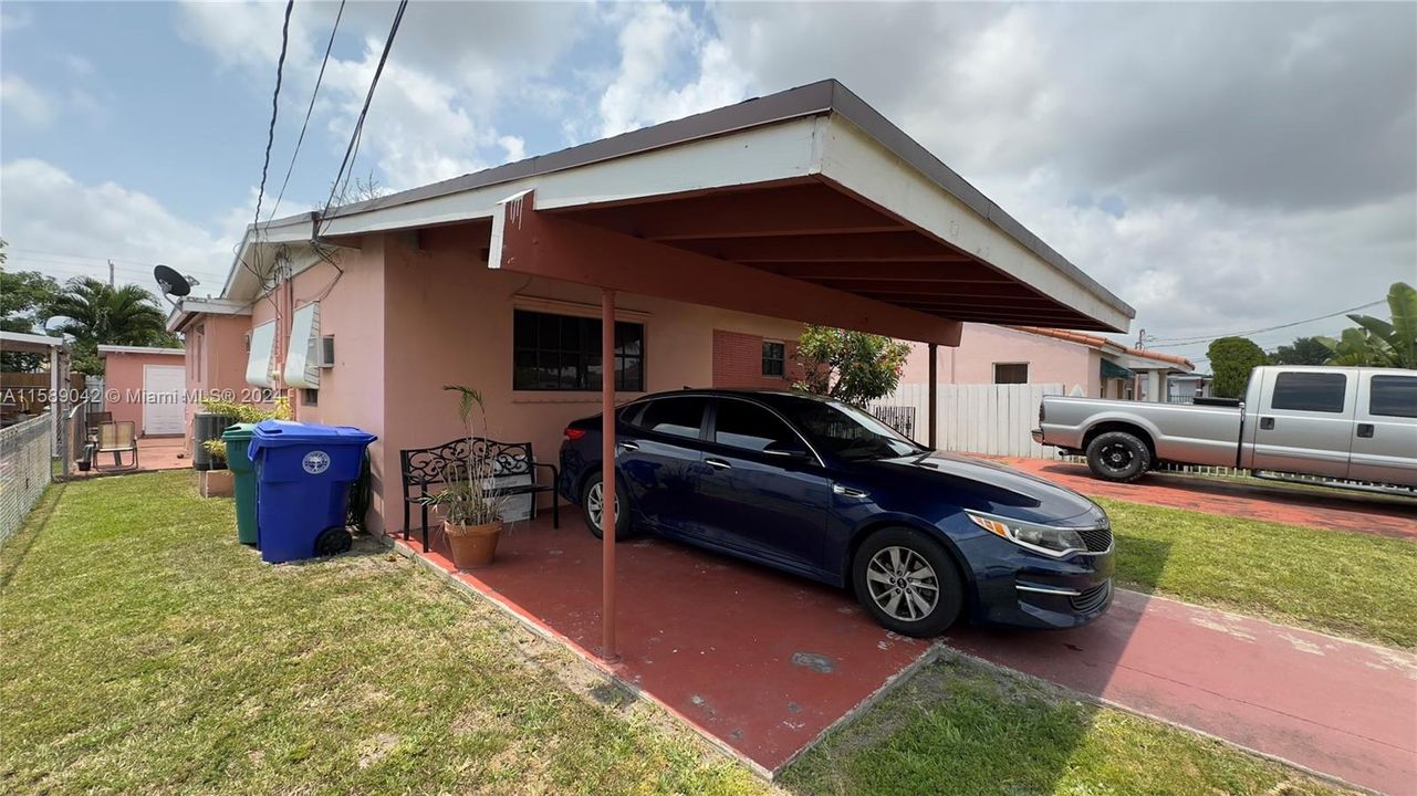 Active With Contract: $550,000 (3 beds, 2 baths, 1421 Square Feet)