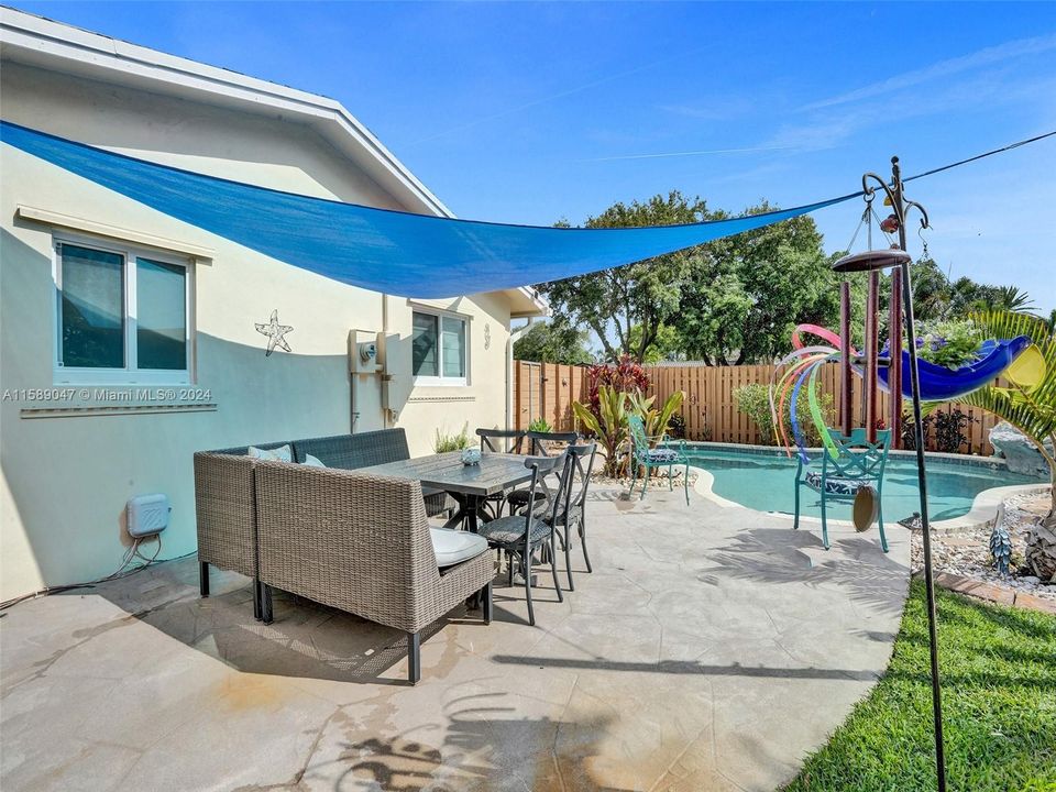 For Sale: $699,000 (3 beds, 2 baths, 1804 Square Feet)