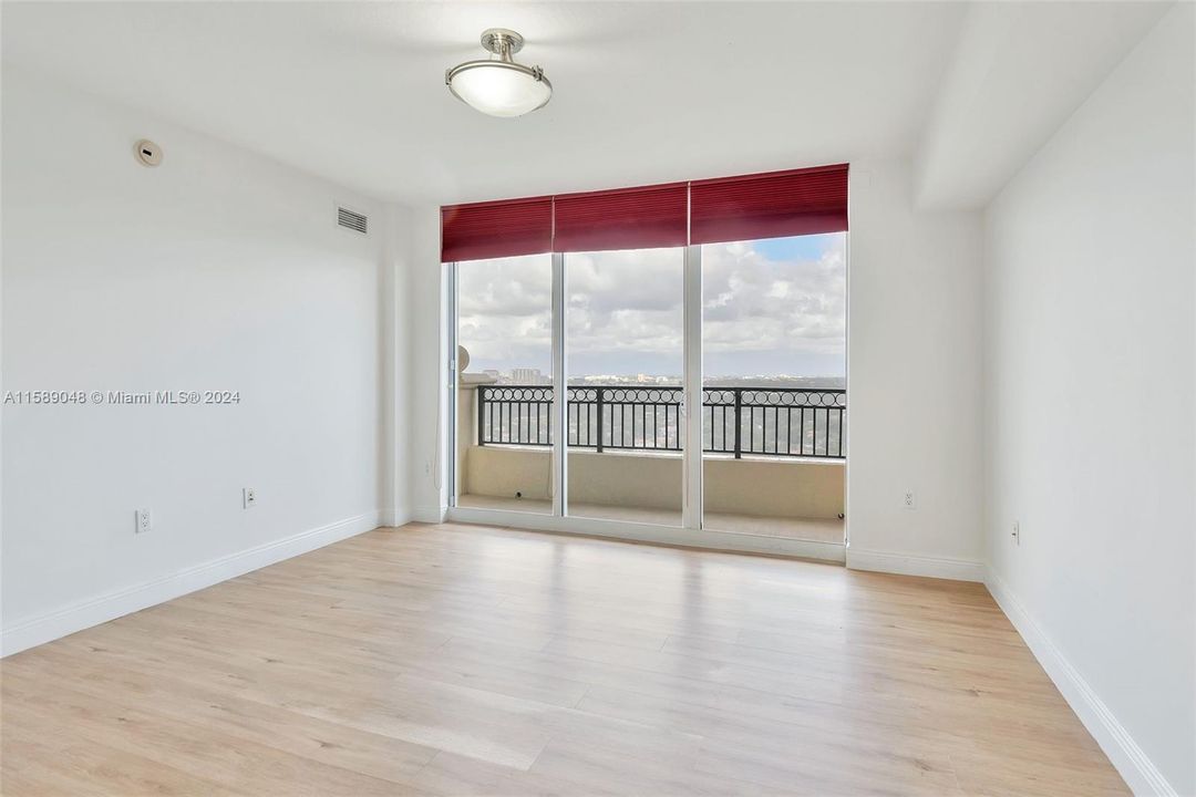 Active With Contract: $2,600 (1 beds, 1 baths, 848 Square Feet)