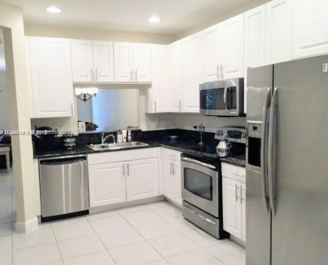 For Rent: $3,250 (3 beds, 2 baths, 1635 Square Feet)