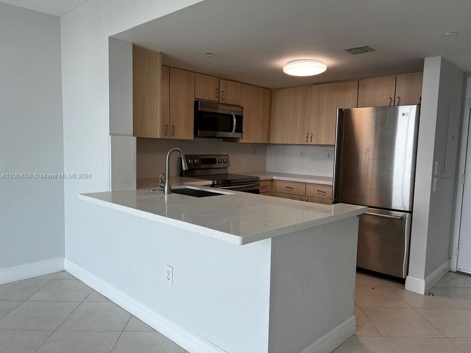 Active With Contract: $2,600 (1 beds, 1 baths, 0 Square Feet)
