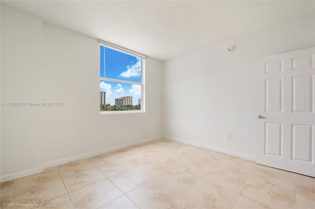 For Sale: $550,000 (2 beds, 2 baths, 892 Square Feet)