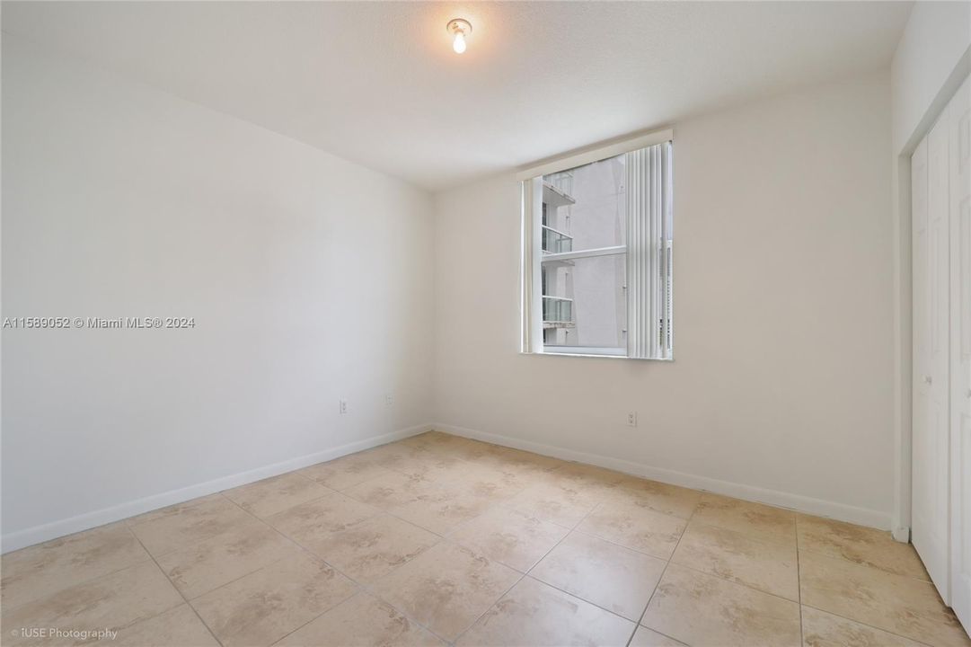 For Sale: $550,000 (2 beds, 2 baths, 892 Square Feet)