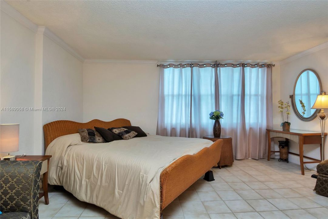 For Rent: $2,150 (1 beds, 1 baths, 590 Square Feet)