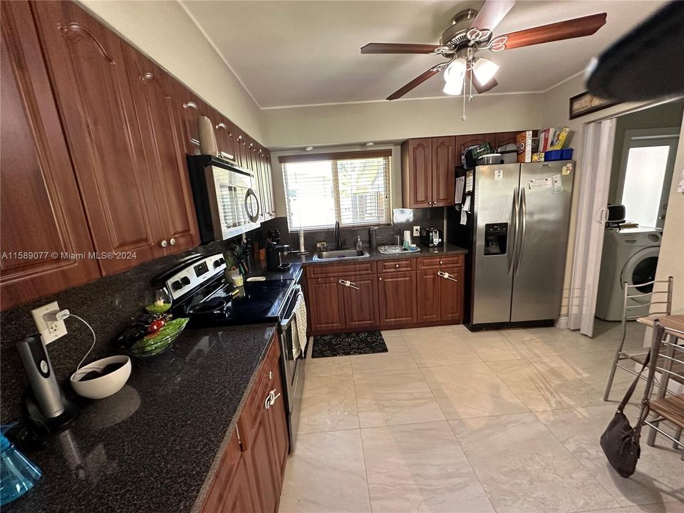 Vendido Recientemente: $633,000 (3 camas, 2 baños, 1306 Pies cuadrados)