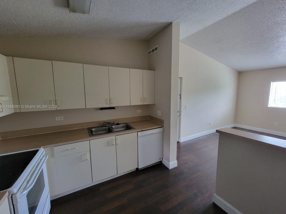 For Rent: $1,700 (1 beds, 1 baths, 659 Square Feet)