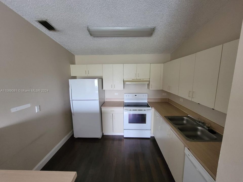 For Rent: $1,800 (1 beds, 1 baths, 659 Square Feet)