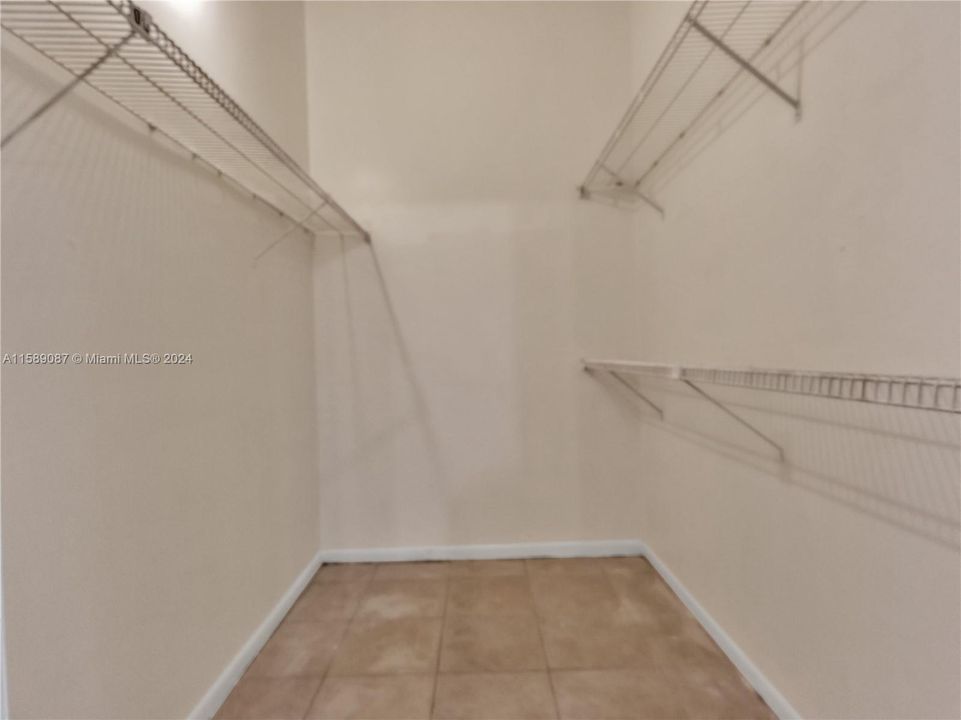 Active With Contract: $3,000 (3 beds, 2 baths, 1714 Square Feet)