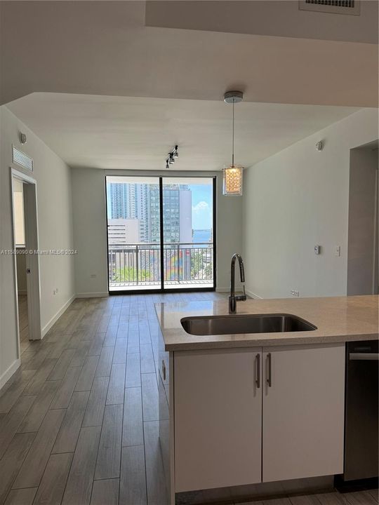 For Rent: $4,650 (2 beds, 2 baths, 1096 Square Feet)