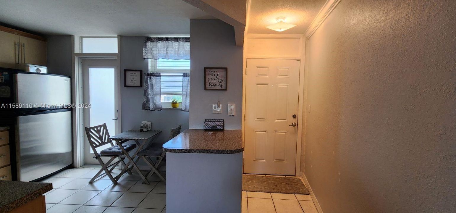 Active With Contract: $2,400 (2 beds, 2 baths, 1110 Square Feet)