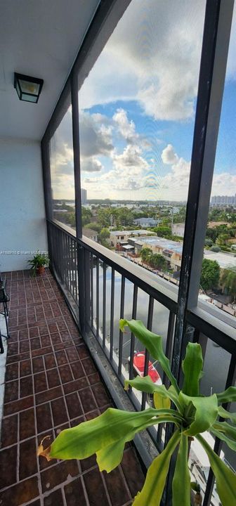 Active With Contract: $2,400 (2 beds, 2 baths, 1110 Square Feet)