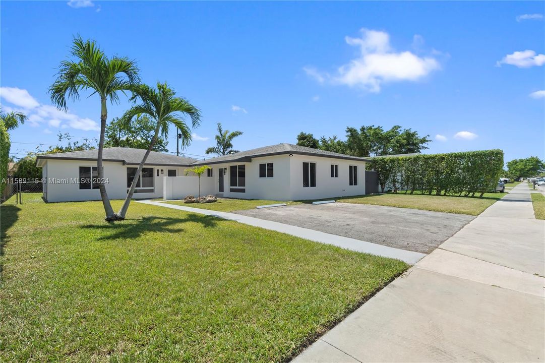 Active With Contract: $2,700 (3 beds, 1 baths, 1042 Square Feet)