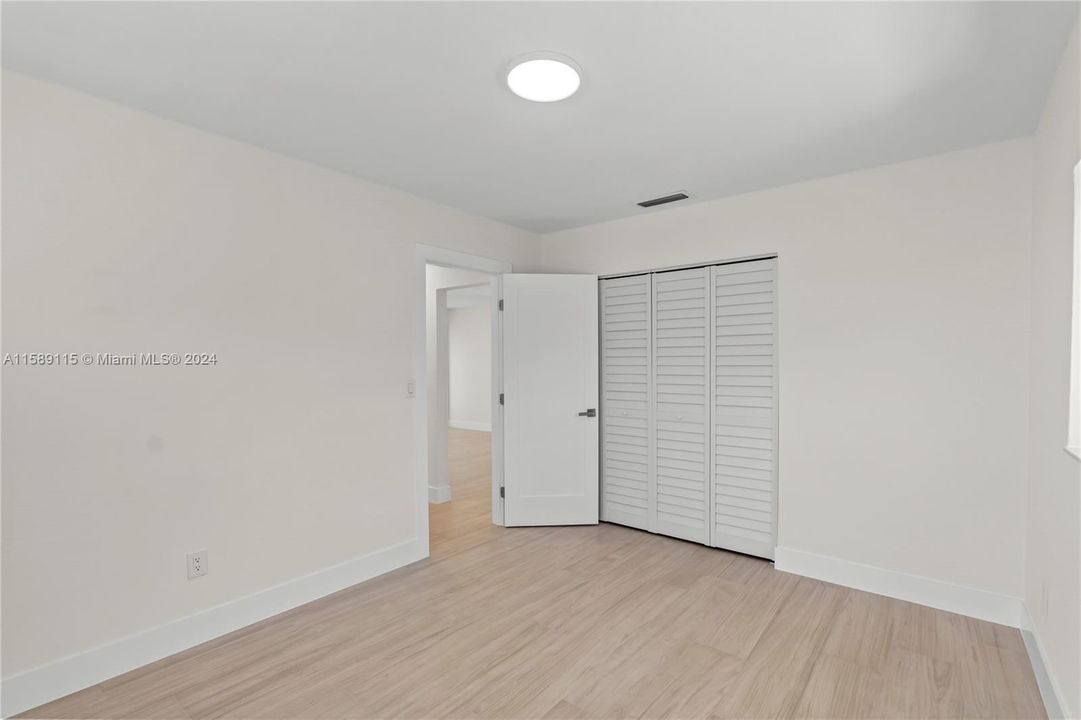 Active With Contract: $2,700 (3 beds, 1 baths, 1042 Square Feet)