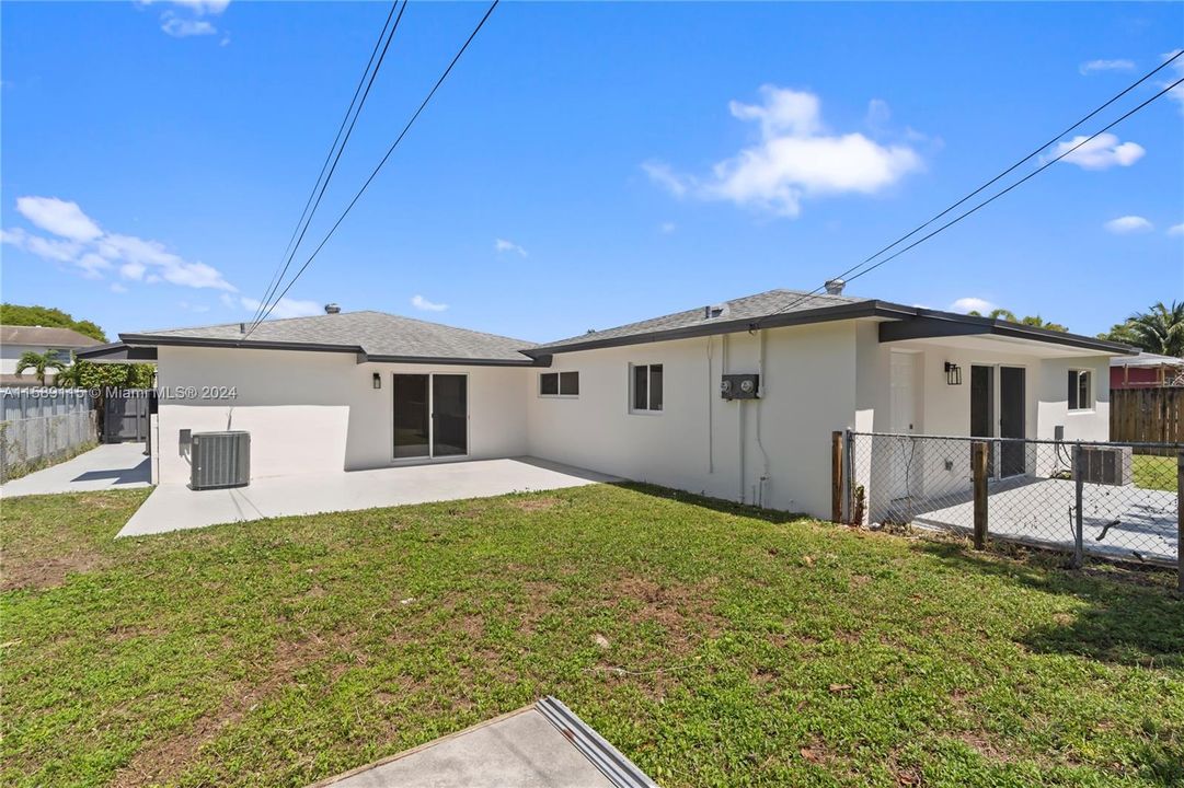 Active With Contract: $2,700 (3 beds, 1 baths, 1042 Square Feet)