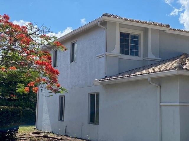 En Venta: $835,000 (4 camas, 2 baños, 2684 Pies cuadrados)