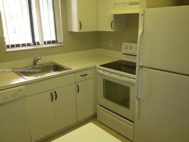 For Sale: $239,000 (2 beds, 2 baths, 963 Square Feet)