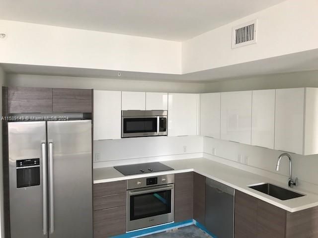 Recently Rented: $2,975 (1 beds, 1 baths, 837 Square Feet)