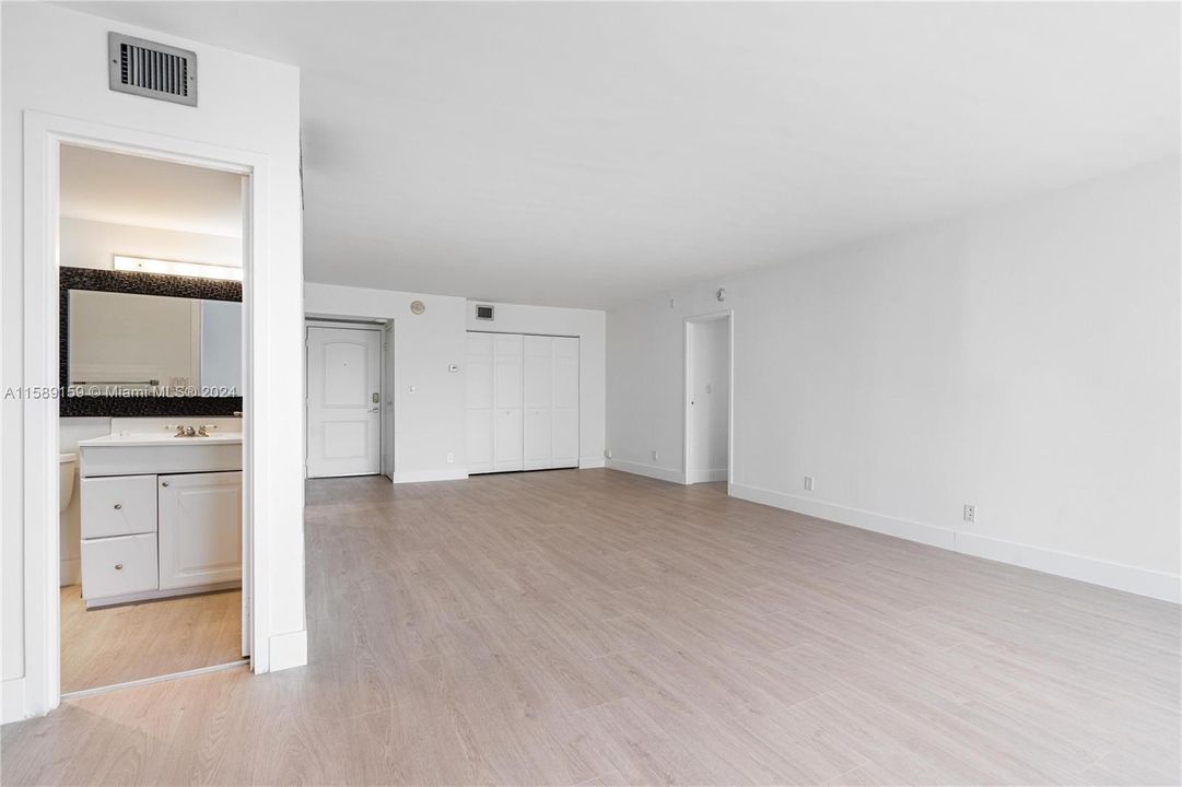 For Rent: $3,250 (2 beds, 2 baths, 1359 Square Feet)