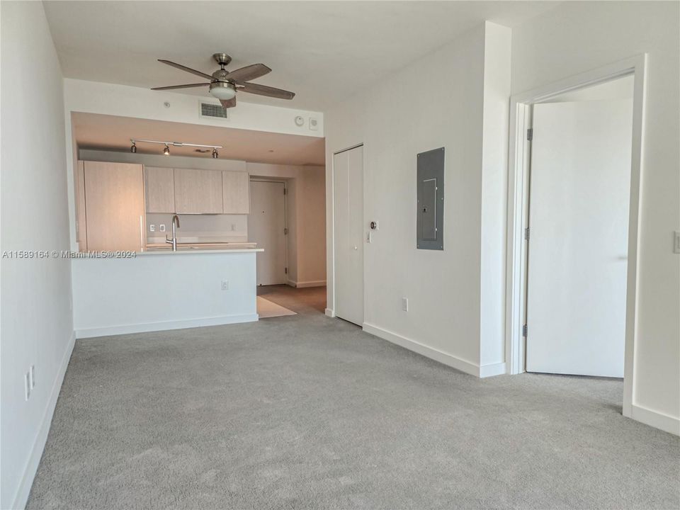 For Rent: $3,050 (1 beds, 1 baths, 610 Square Feet)
