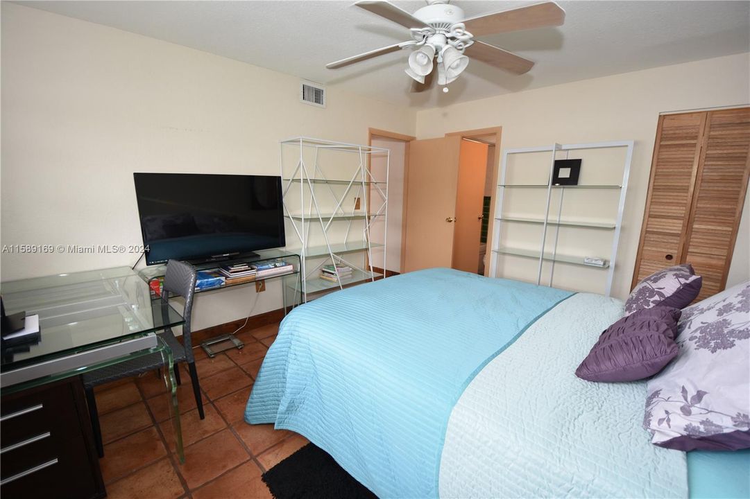 For Rent: $3,000 (2 beds, 2 baths, 871 Square Feet)