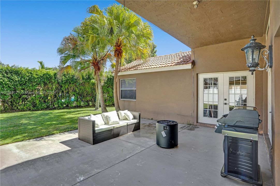 Active With Contract: $3,995 (3 beds, 2 baths, 1505 Square Feet)