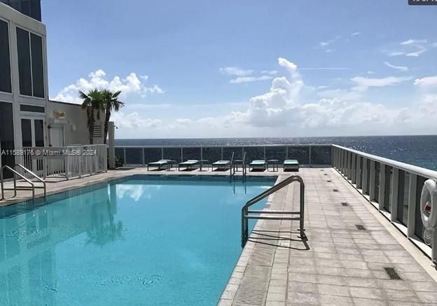 Active With Contract: $6,500 (2 beds, 3 baths, 2106 Square Feet)