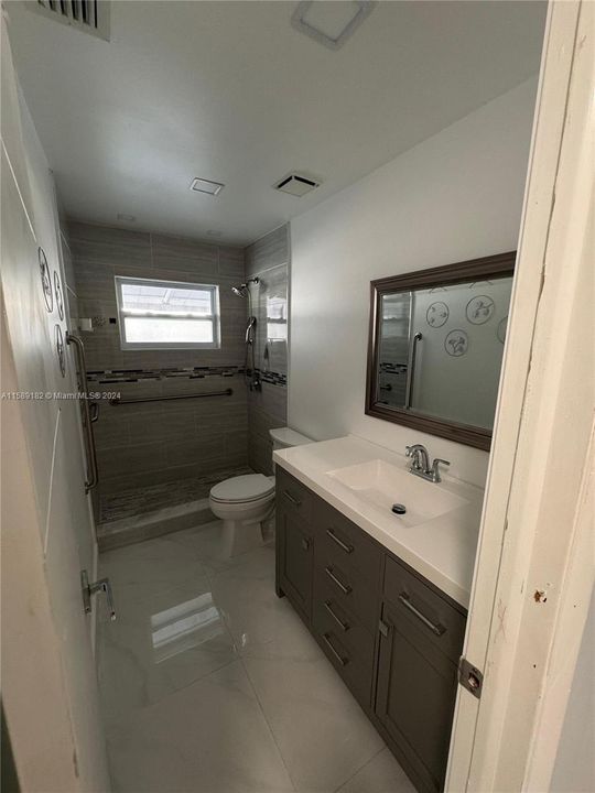 Active With Contract: $4,500 (4 beds, 3 baths, 1334 Square Feet)