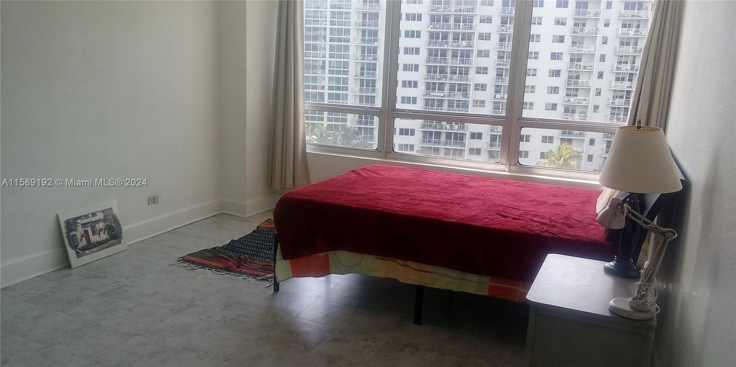 For Rent: $2,400 (1 beds, 1 baths, 737 Square Feet)