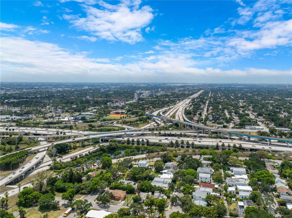 Active With Contract: $614,900 (2 beds, 1 baths, 917 Square Feet)