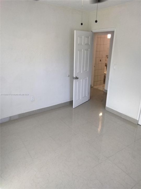 For Rent: $3,000 (3 beds, 1 baths, 1100 Square Feet)