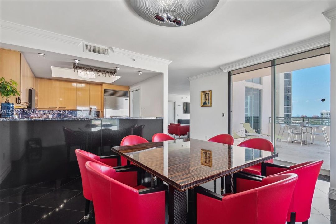 For Sale: $1,700,000 (2 beds, 2 baths, 1831 Square Feet)