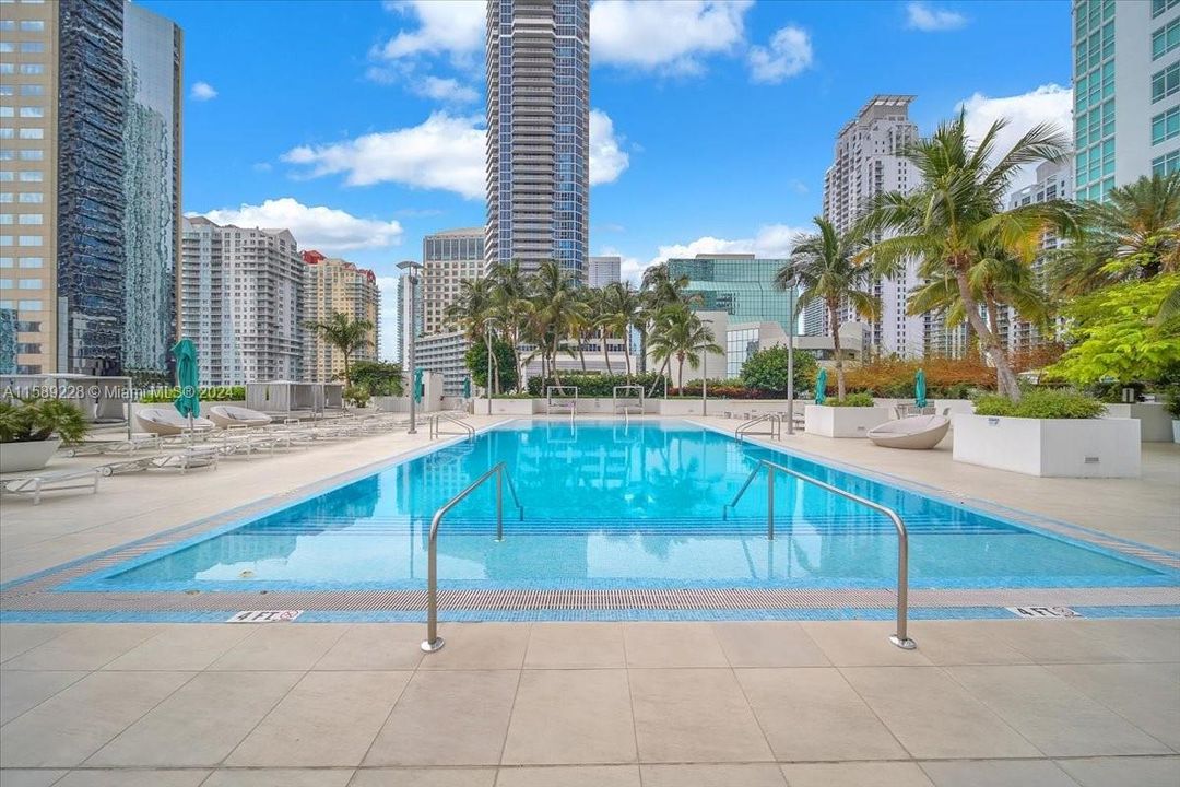 Active With Contract: $3,250 (1 beds, 1 baths, 774 Square Feet)