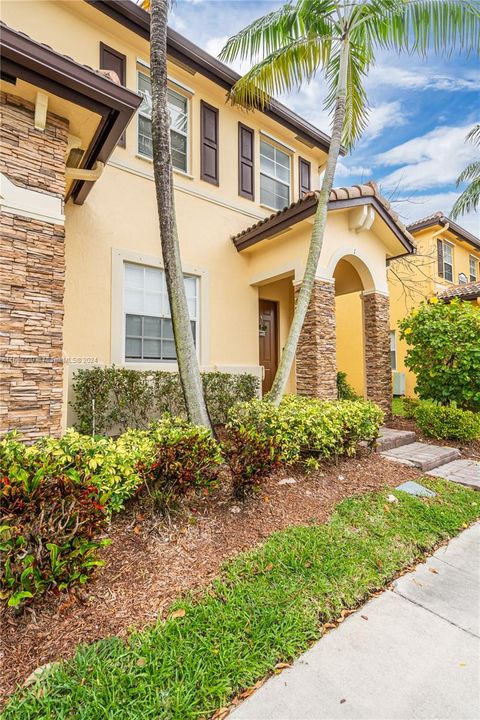 Active With Contract: $2,500 (2 beds, 2 baths, 1458 Square Feet)