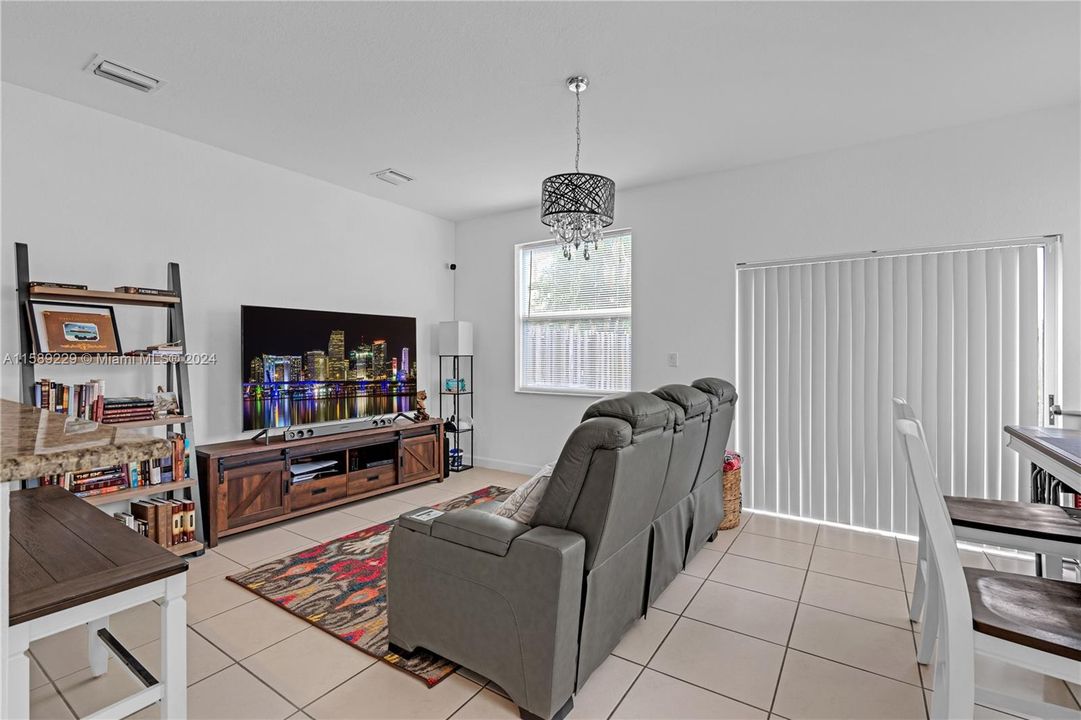 Active With Contract: $2,500 (2 beds, 2 baths, 1458 Square Feet)