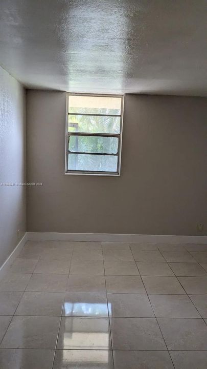 Active With Contract: $1,775 (1 beds, 1 baths, 605 Square Feet)