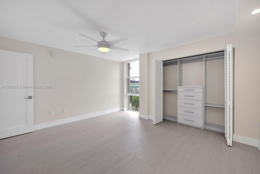 Active With Contract: $5,200 (2 beds, 2 baths, 1423 Square Feet)