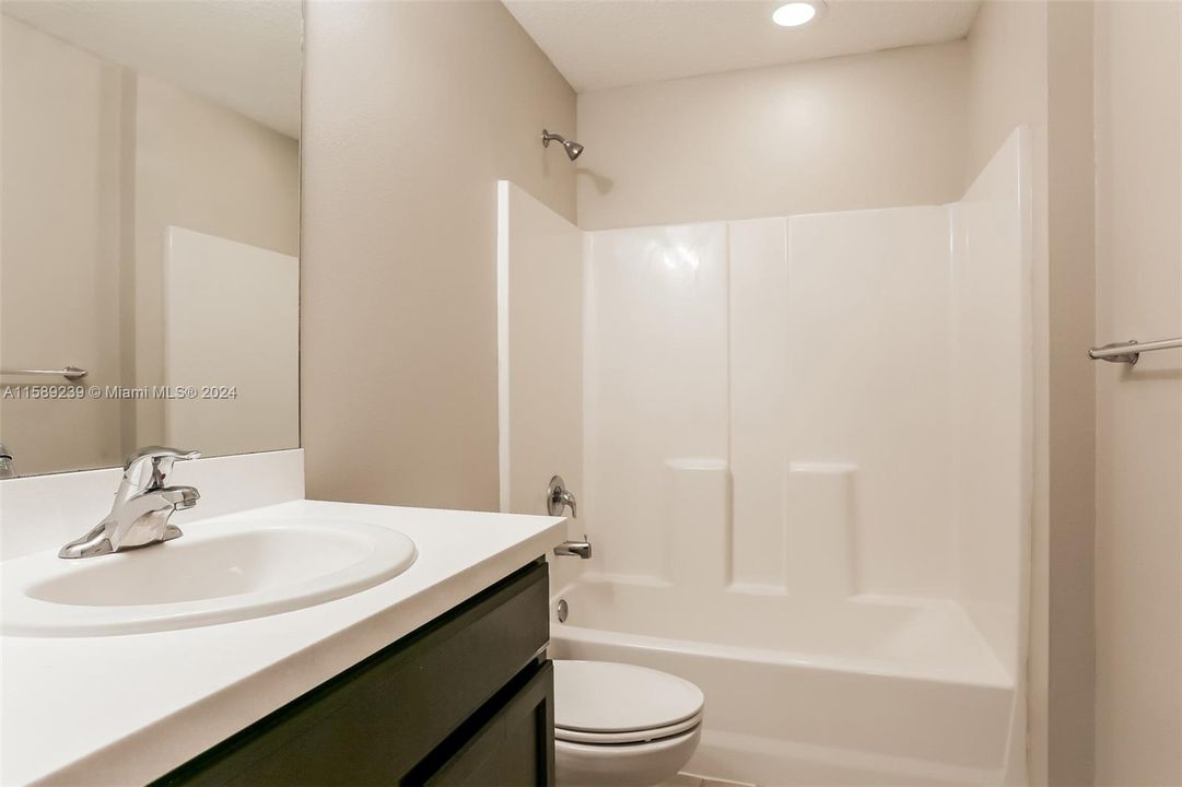 Недавно арендовано: $2,215 (4 спален, 2 ванн, 1833 Квадратных фут)
