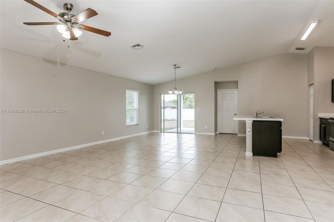 Recently Rented: $2,215 (4 beds, 2 baths, 1833 Square Feet)