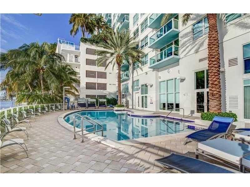 Active With Contract: $3,650 (1 beds, 1 baths, 746 Square Feet)