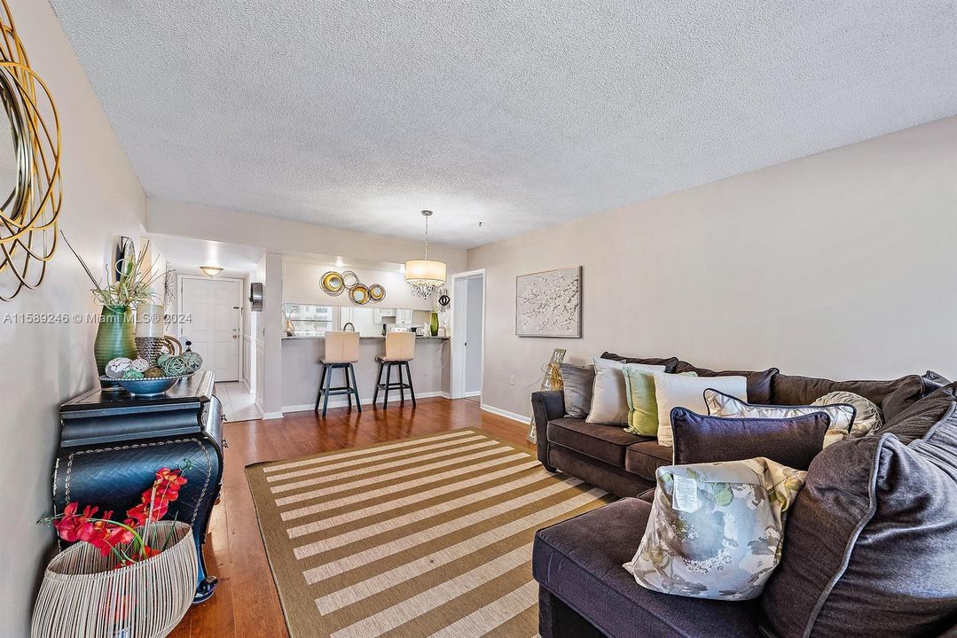 For Sale: $295,000 (2 beds, 2 baths, 1442 Square Feet)