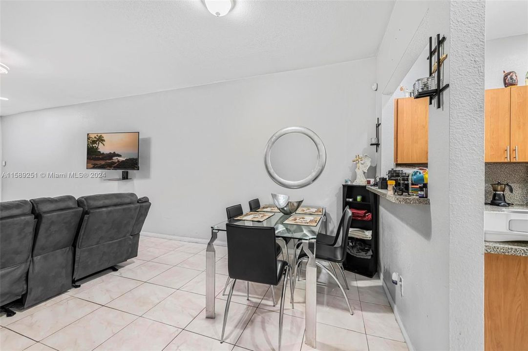Active With Contract: $345,000 (3 beds, 2 baths, 1189 Square Feet)