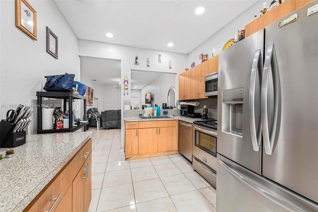 Active With Contract: $345,000 (3 beds, 2 baths, 1189 Square Feet)