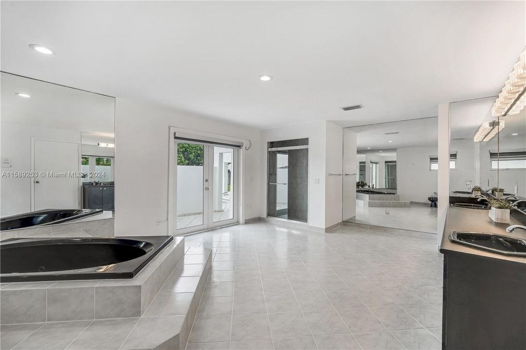 Recently Sold: $1,750,000 (5 beds, 4 baths, 4141 Square Feet)